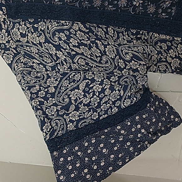 American Eagle Floral Paisley Lace - Up Flutter Sleeve Boho Cropped Top …‎ - Picture 4 of 7